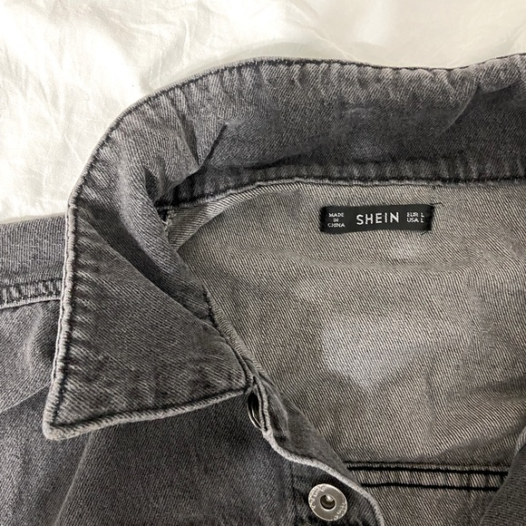 Black Distressed Jean Jacket || Size Large - Picture 3 of 3